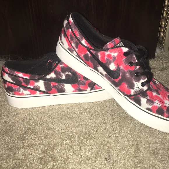 Nike Janoski - Picture 1 of 4